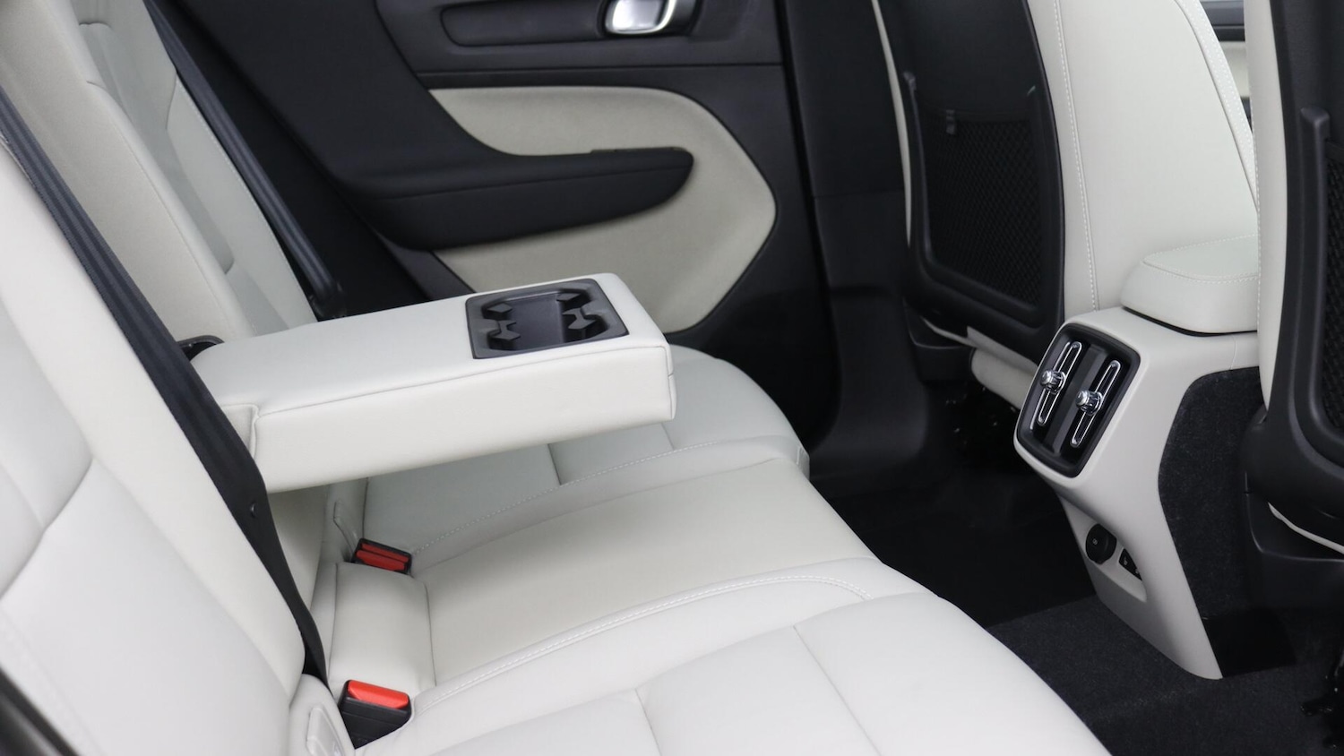 Used Volvo XC40 2025 for sale - 76349710: Photo 33