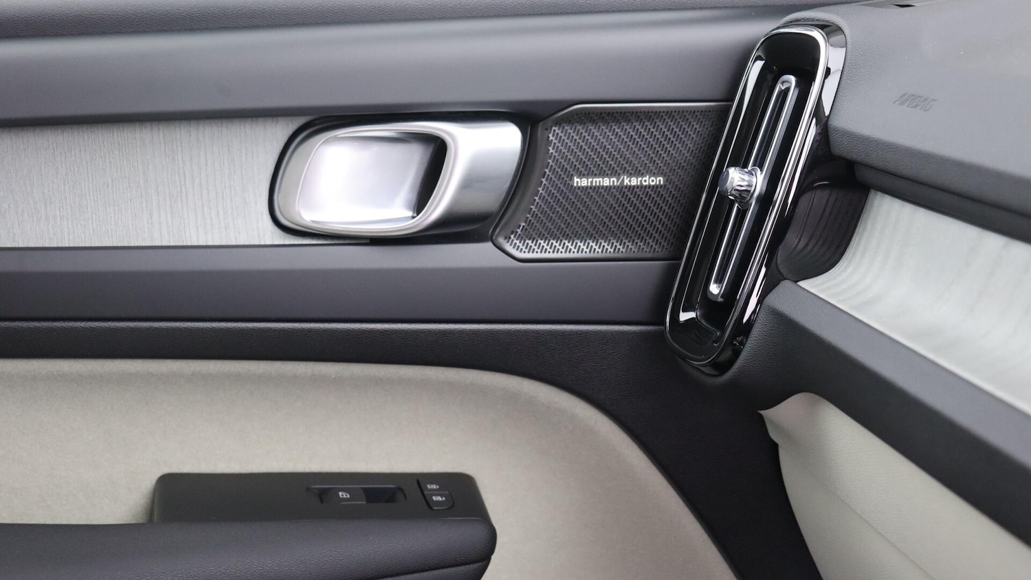Used Volvo XC40 2025 for sale - 76349710: Photo 40