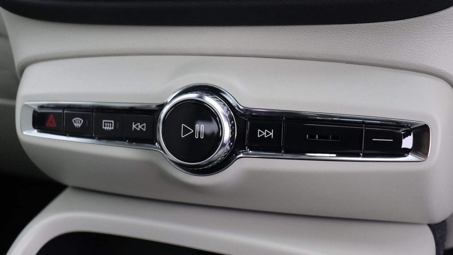 Used Volvo XC40 2025 for sale - 76349710: Photo 45