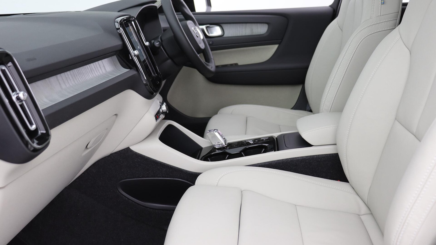 Used Volvo XC40 2025 for sale - 76349710: Photo 49