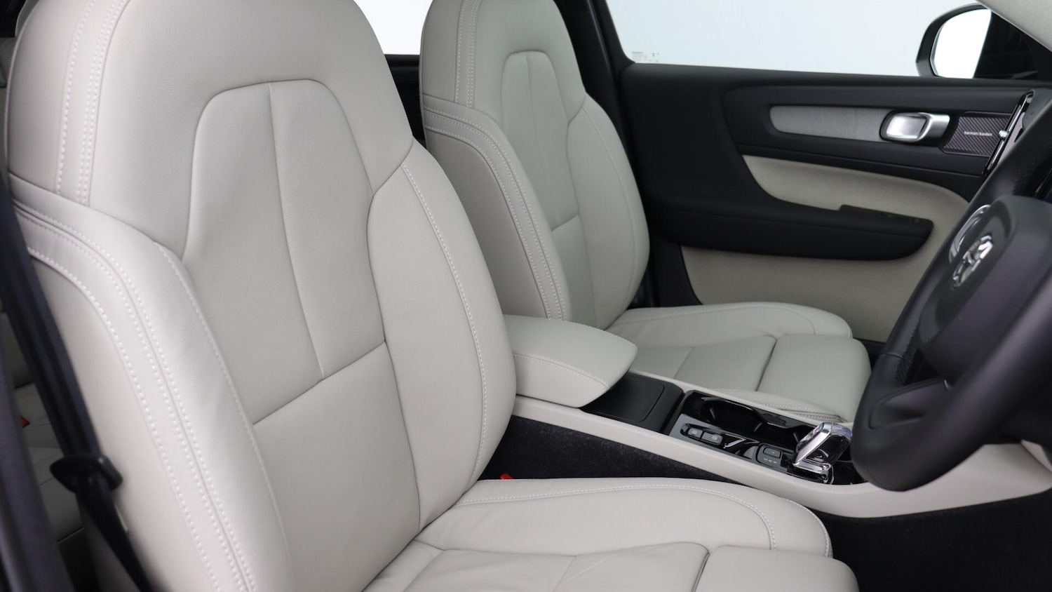 Used Volvo XC40 2025 for sale - 76349710: Photo 51