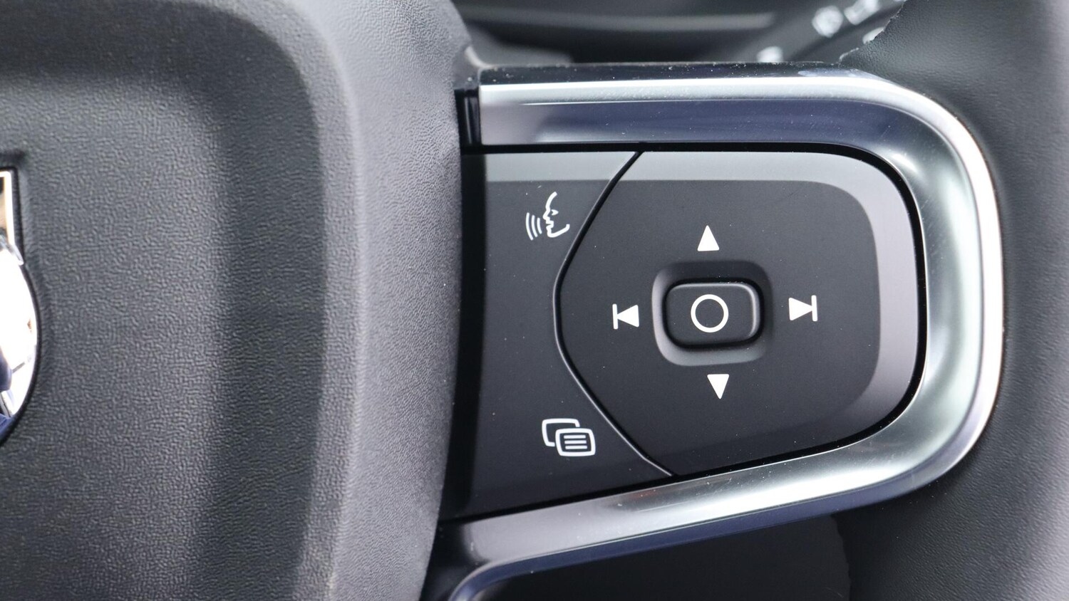 Used Volvo XC40 2025 for sale - 76085454: Photo 19