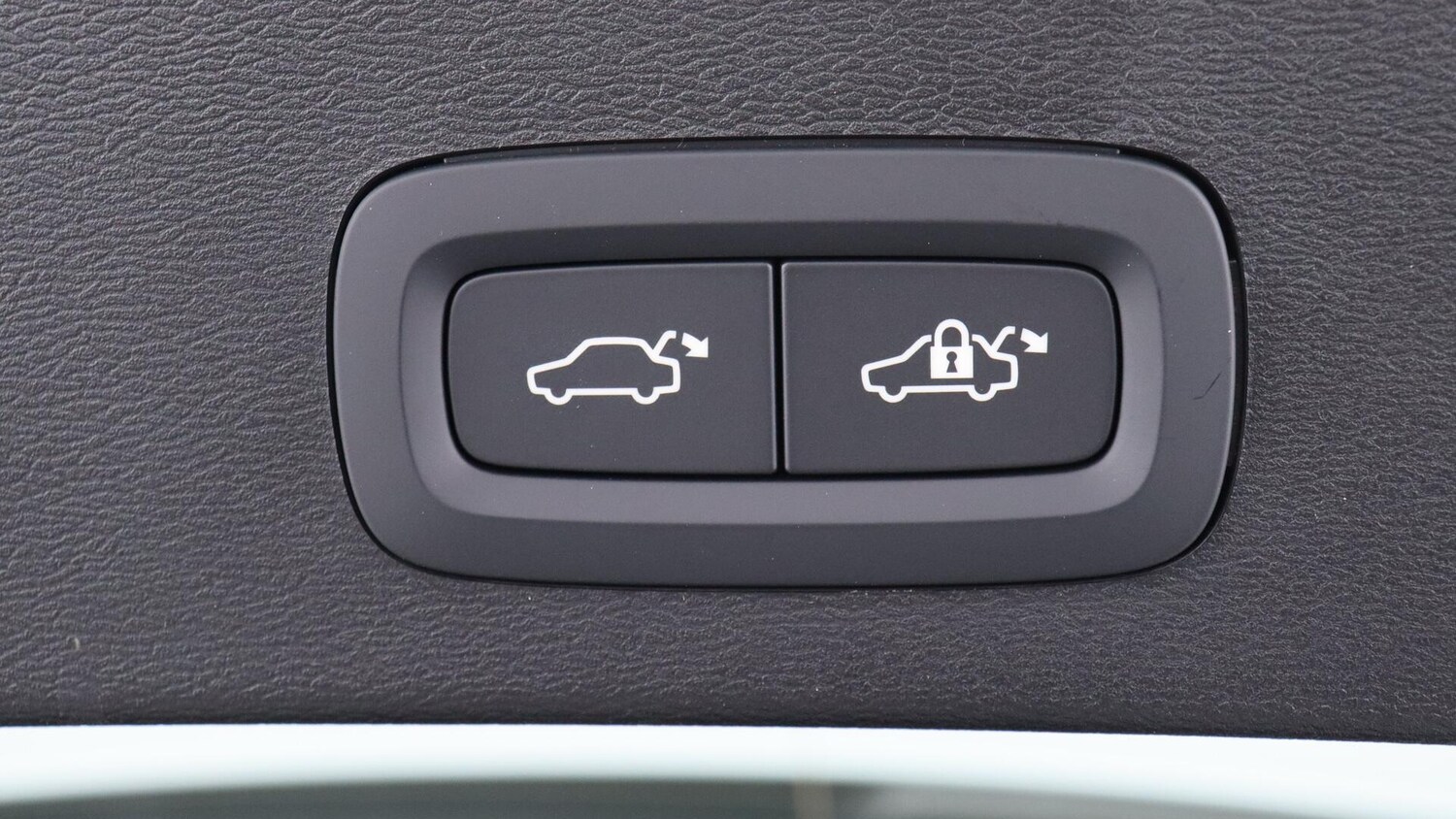 Used Volvo XC40 2025 for sale - 76085454: Photo 44