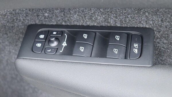 Used Volvo XC40 2025 for sale - 75768631: Photo 24