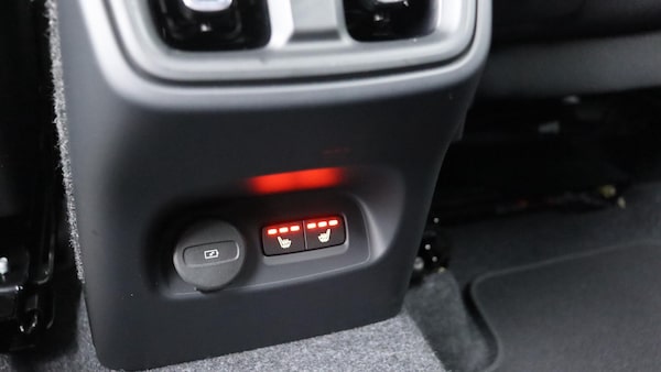 Used Volvo XC40 2025 for sale - 75768631: Photo 40
