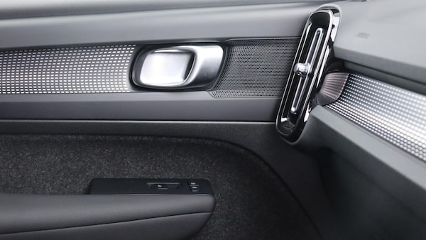 Used Volvo XC40 2025 for sale - 75768631: Photo 43