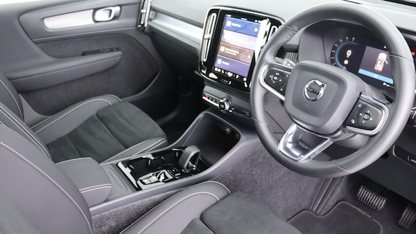 Used Volvo XC40 2025 for sale - 75768631: Photo 4