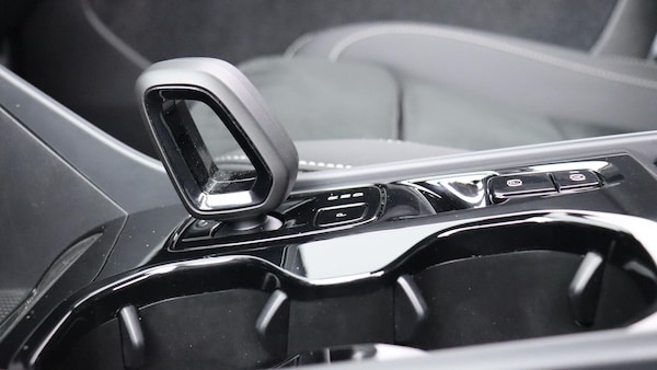 Used Volvo XC40 2025 for sale - 75768631: Photo 50