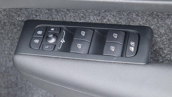 Used Volvo XC40 2025 for sale - 75809267: Photo 24