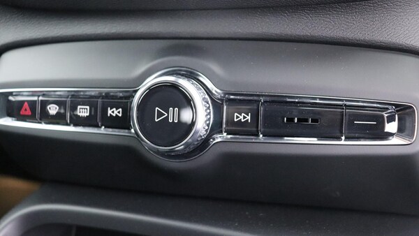 Used Volvo XC40 2025 for sale - 75809267: Photo 51