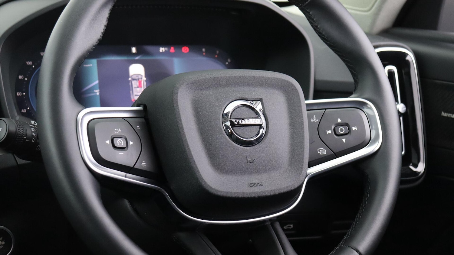 Used Volvo XC40 2025 for sale - 76060779: Photo 10
