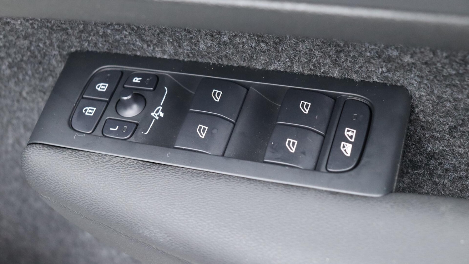 Used Volvo XC40 2025 for sale - 76060779: Photo 24