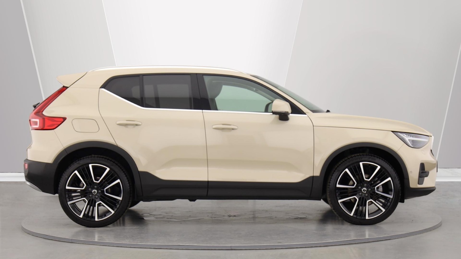 Used Volvo XC40 2025 for sale - 76060779: Photo 3
