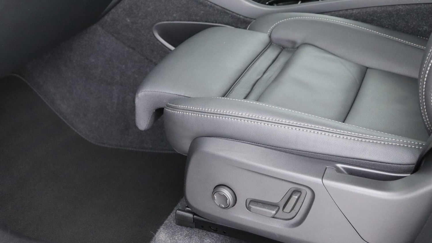 Used Volvo XC40 2025 for sale - 76060779: Photo 30