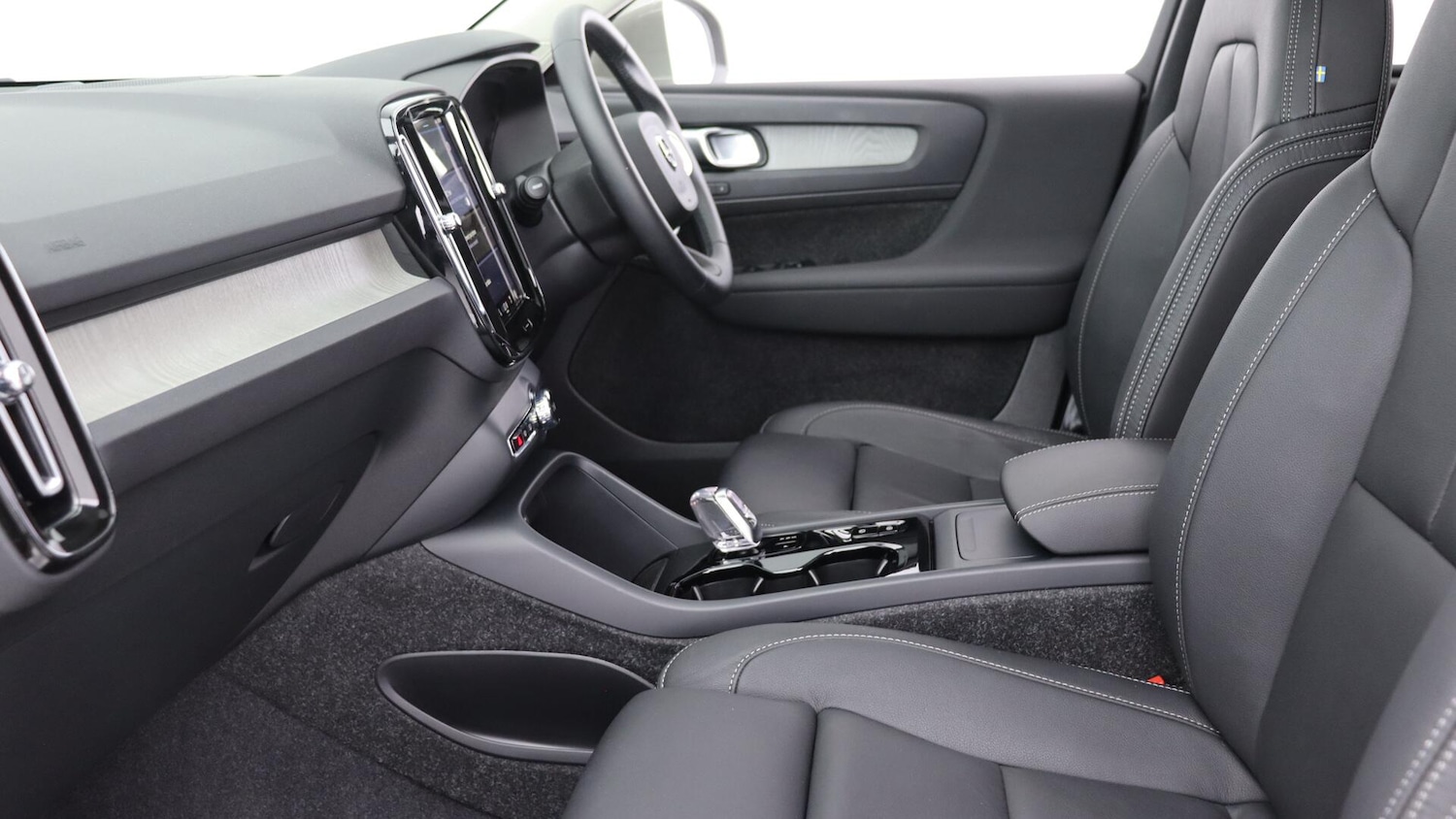 Used Volvo XC40 2025 for sale - 76060779: Photo 43