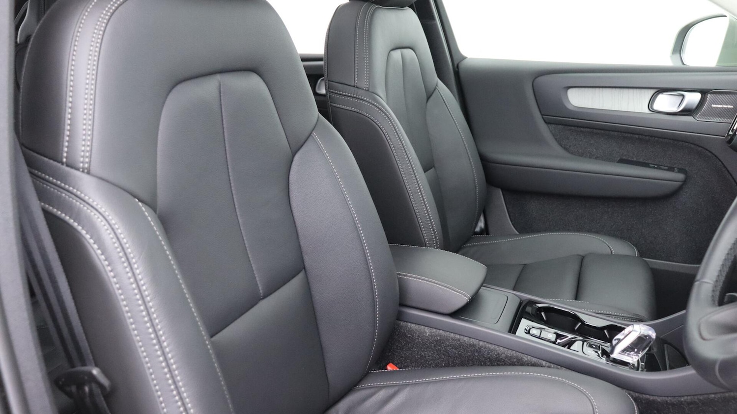 Used Volvo XC40 2025 for sale - 76060779: Photo 44