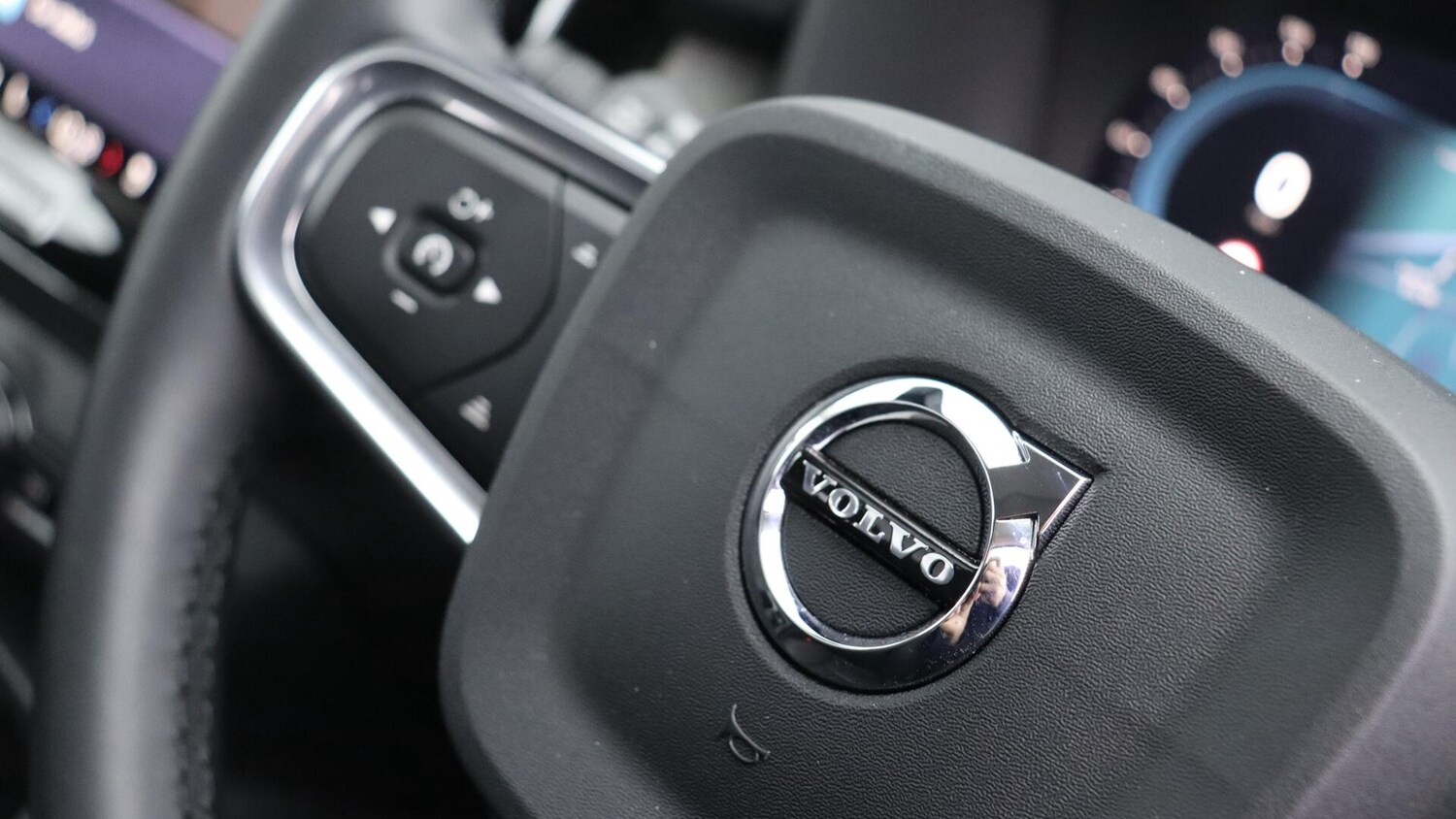Used Volvo XC40 2025 for sale - 76060779: Photo 45