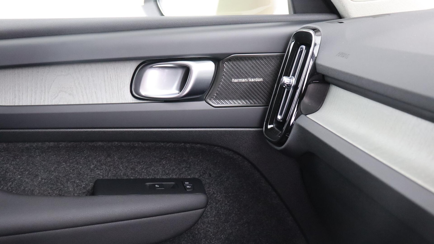 Used Volvo XC40 2025 for sale - 76060779: Photo 51