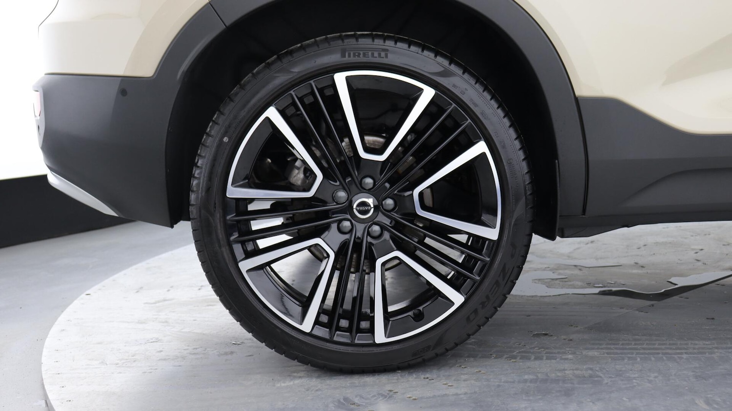 Used Volvo XC40 2025 for sale - 76060779: Photo 9