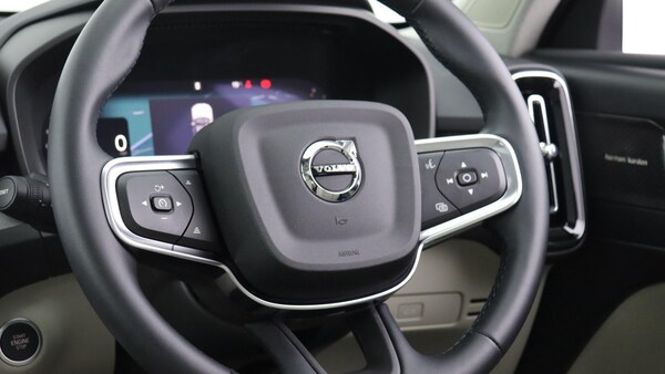 Used Volvo XC40 2025 for sale - 75809750: Photo 10