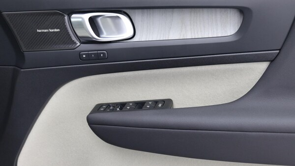 Used Volvo XC40 2025 for sale - 75809750: Photo 29