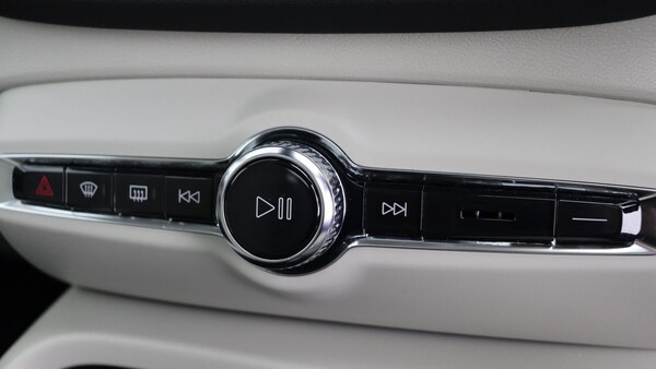 Used Volvo XC40 2025 for sale - 75809750: Photo 41