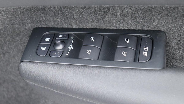 Used Volvo XC40 2025 for sale - 76282867: Photo 24