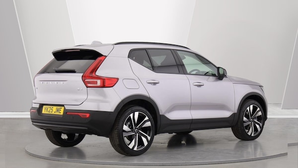 Used Volvo XC40 2025 for sale - 76282867: Photo 2