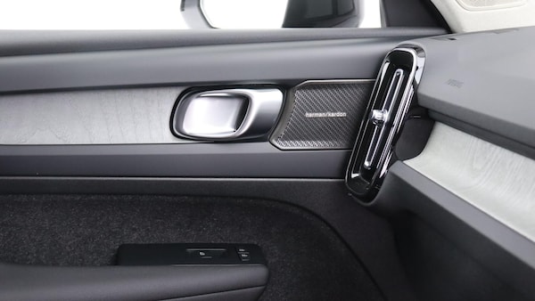 Used Volvo XC40 2025 for sale - 76282867: Photo 50