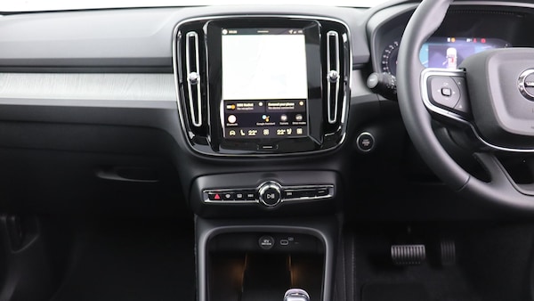 Used Volvo XC40 2025 for sale - 76282867: Photo 5
