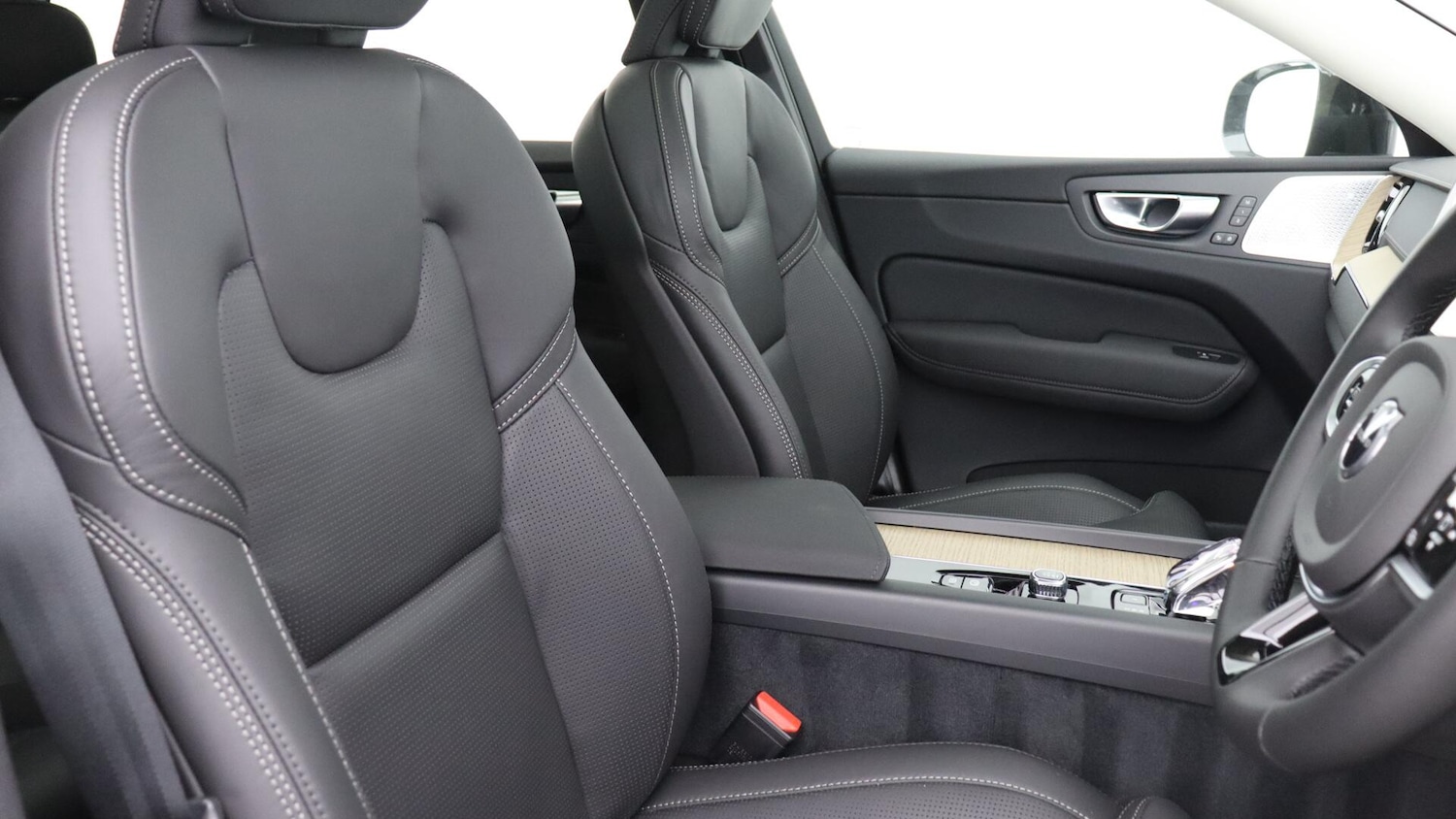 Used Volvo XC60 2025 for sale - 76326038: Photo 46