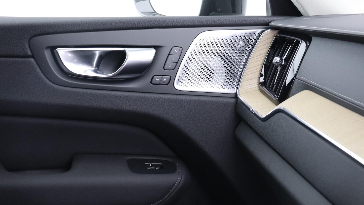 Used Volvo XC60 2025 for sale - 76326038: Photo 49