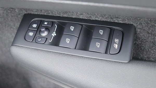 Used Volvo XC40 for sale - 76327134: Photo 24