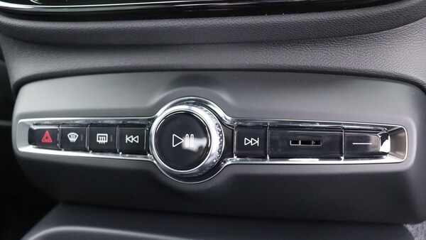 Used Volvo XC40 for sale - 76327134: Photo 47