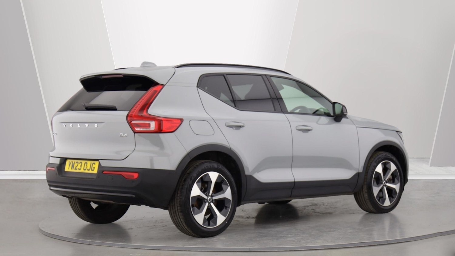Used Volvo XC40 2023 for sale - 76158568: Photo 2