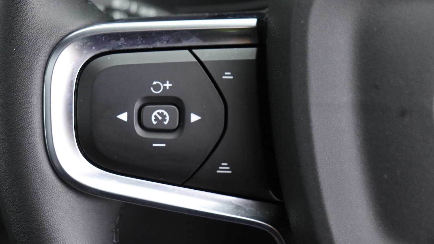 Used Volvo XC40 2023 for sale - 76158568: Photo 21