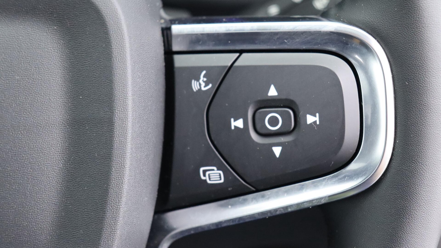Used Volvo XC40 2023 for sale - 76158568: Photo 22