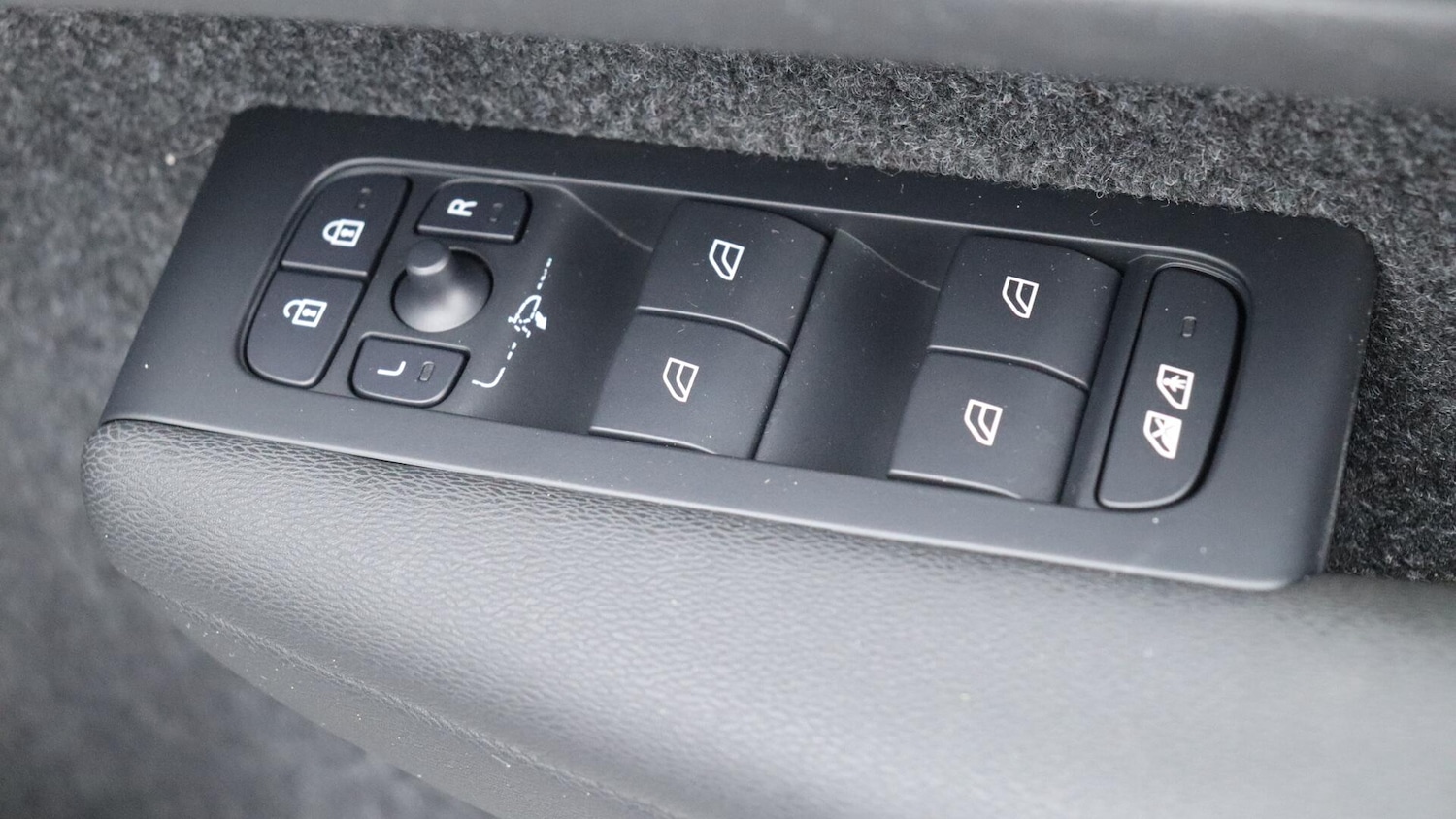 Used Volvo XC40 2023 for sale - 76158568: Photo 24