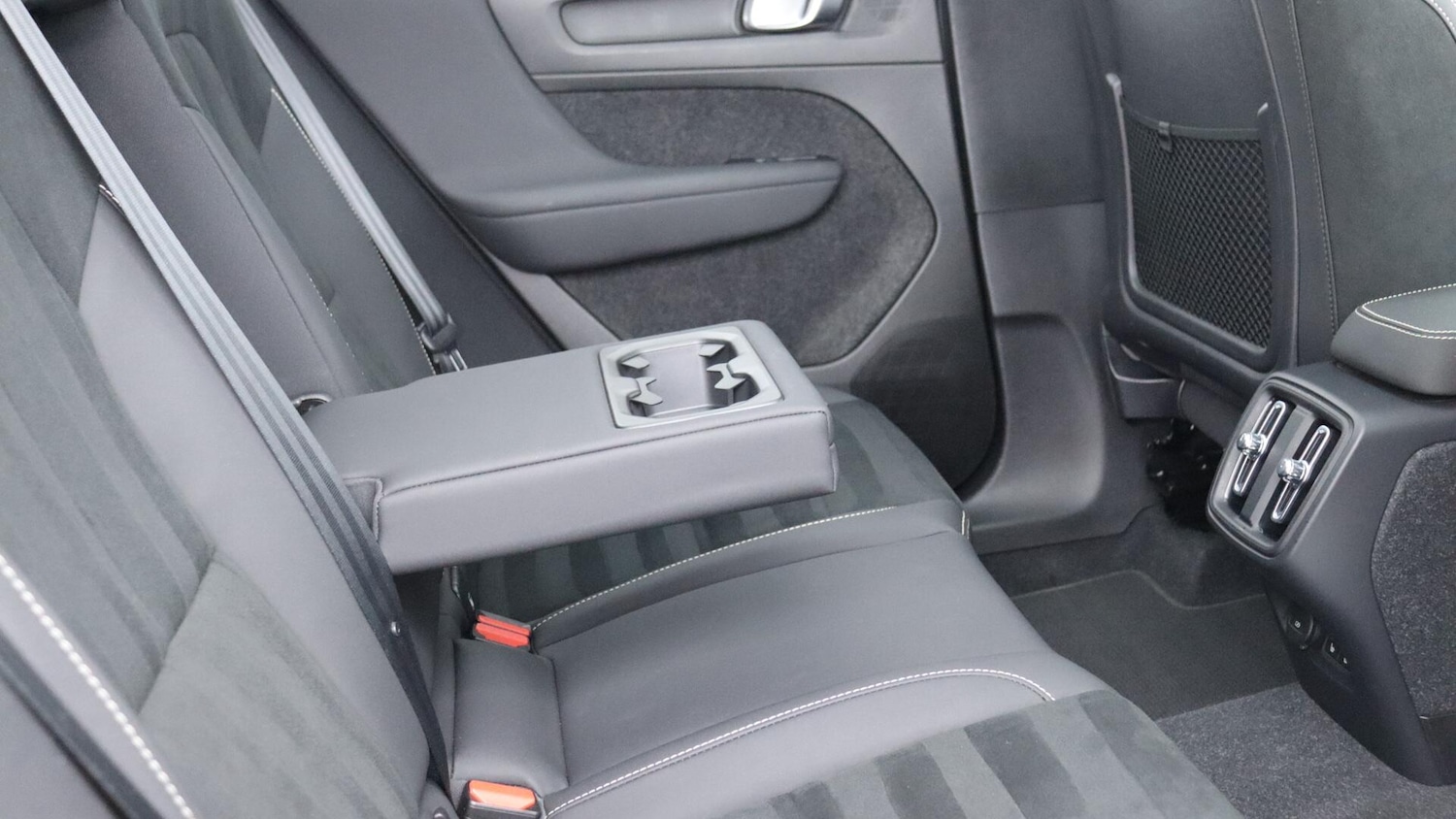 Used Volvo XC40 2023 for sale - 76158568: Photo 33