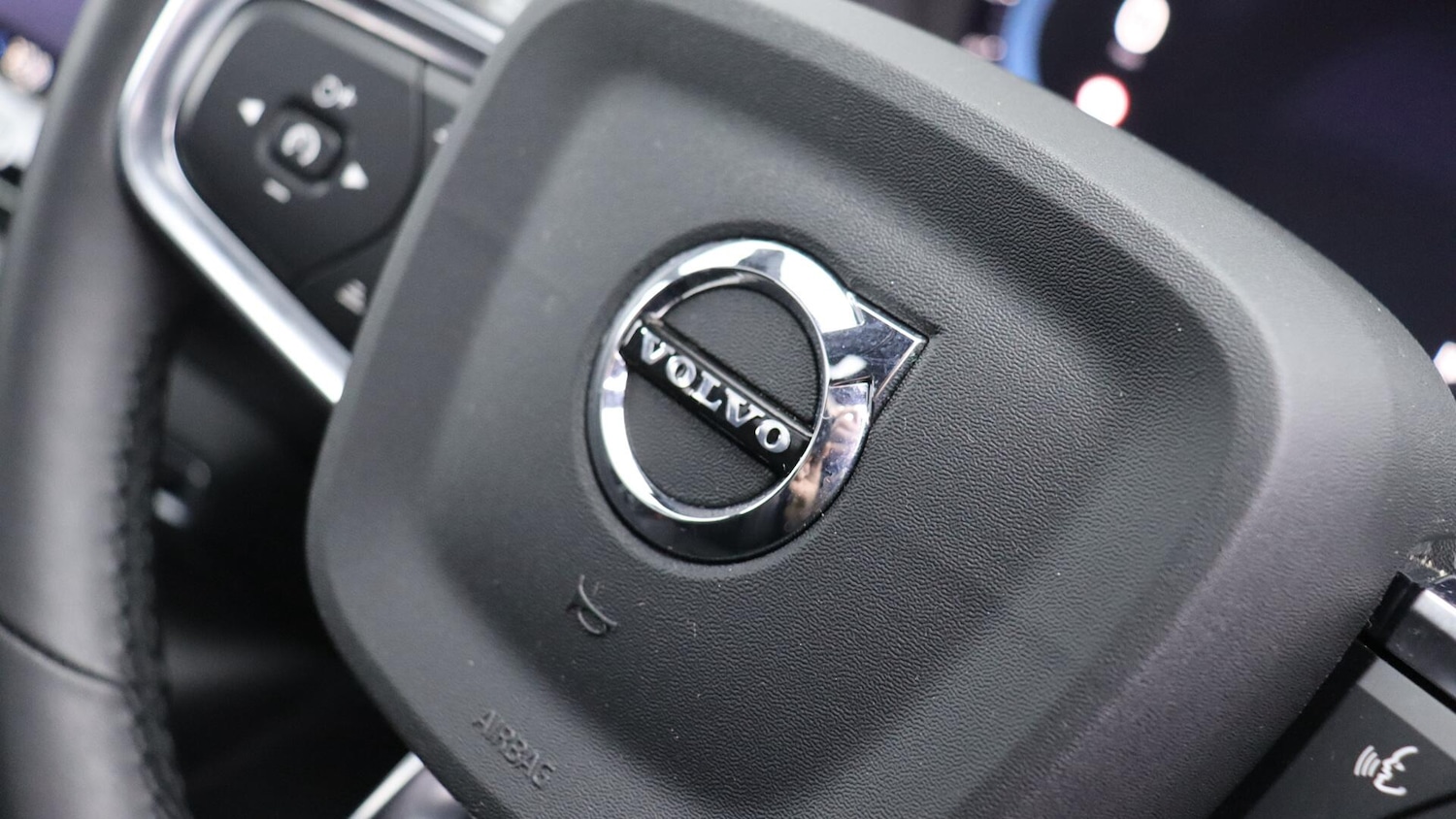 Used Volvo XC40 2023 for sale - 76158568: Photo 43