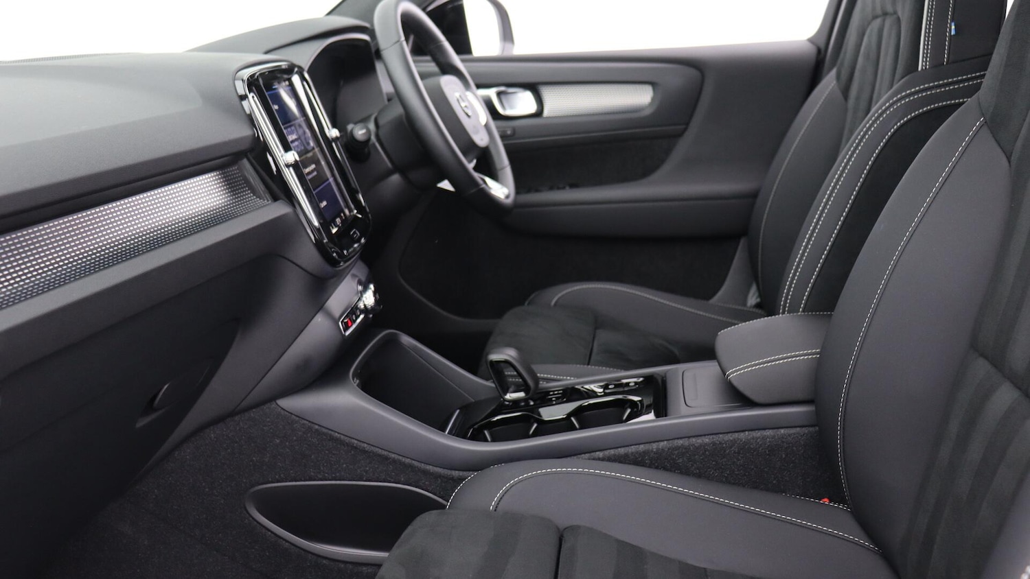 Used Volvo XC40 2023 for sale - 76158568: Photo 45
