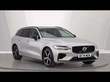(74) - T8 PHEV AWD Ultra Dark (Sunroof, Pilot Assist, Harmon Kardon, 360 Camera) 5-Door