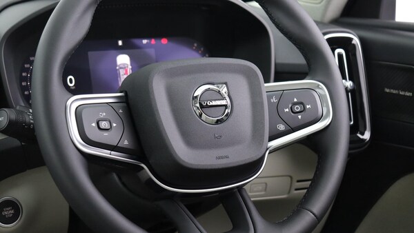 Used Volvo XC40 2025 for sale - 76283331: Photo 10