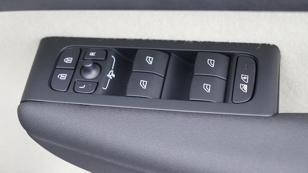 Used Volvo XC40 2025 for sale - 76283331: Photo 24