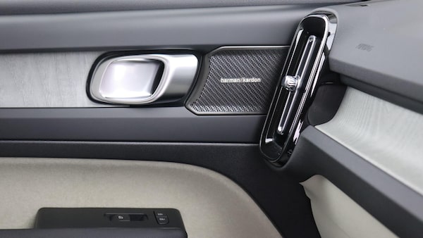 Used Volvo XC40 2025 for sale - 76283331: Photo 40