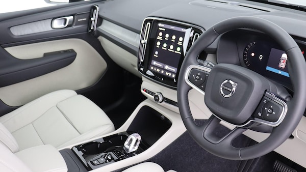 Used Volvo XC40 2025 for sale - 76283331: Photo 4
