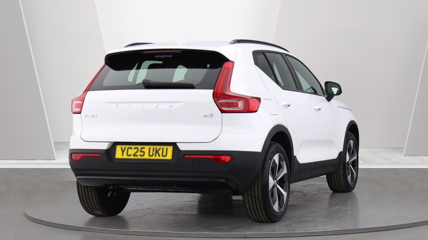 Used Volvo XC40 2025 for sale - 76084008: Photo 2