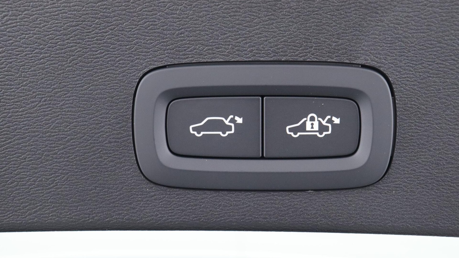 Used Volvo XC40 2025 for sale - 76084008: Photo 35
