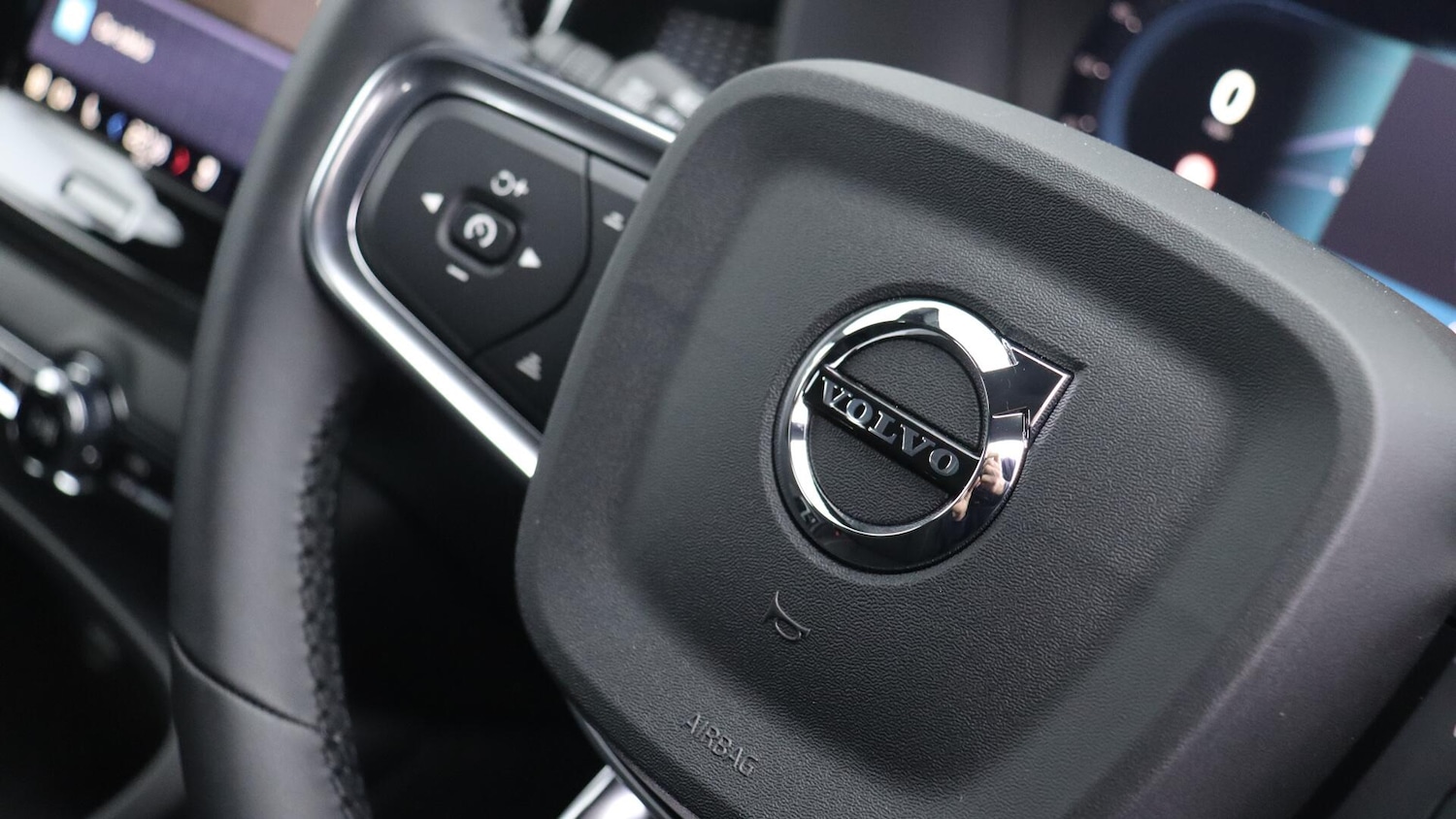 Used Volvo XC40 2025 for sale - 76084008: Photo 42