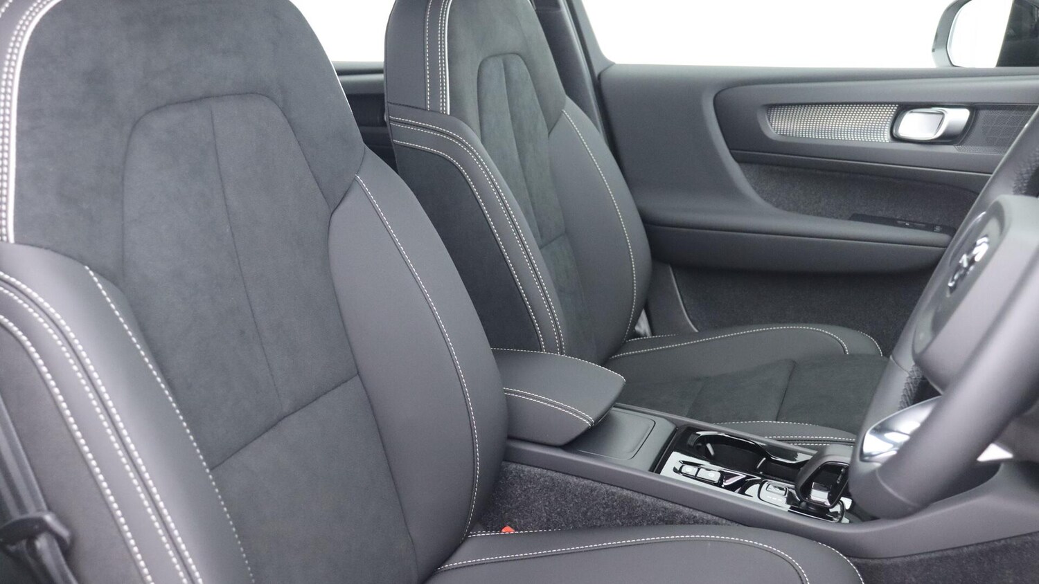 Used Volvo XC40 2025 for sale - 76084008: Photo 46